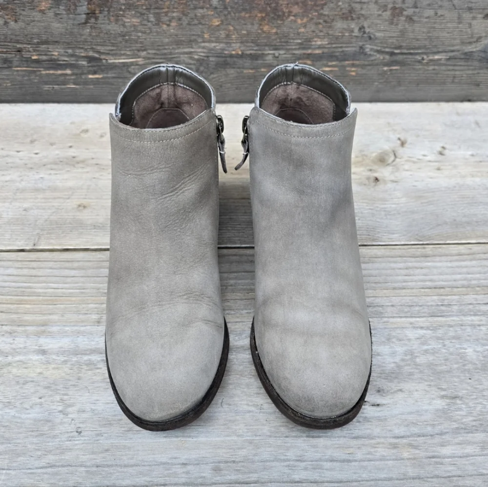 Clarks Maypearl Ramie Coastal Cowgirl Nubuck Leather Comfort Bootie 7M